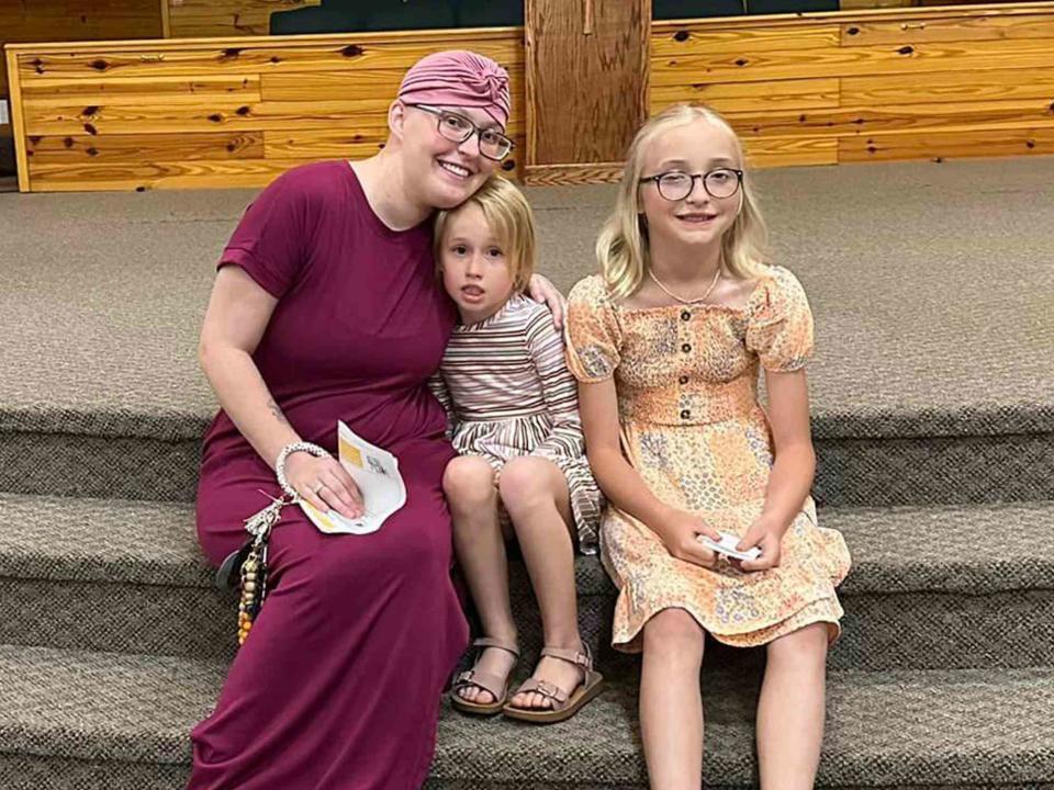 <p>Anna Cardwell Facebook</p> Anna Cardwell and her kids, Kaitlyn and Kylee.