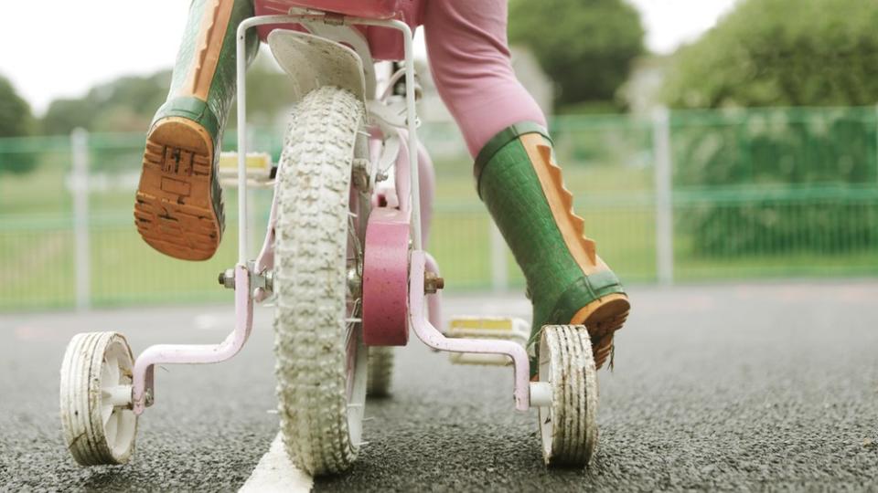 aprendiendo a ir en bici