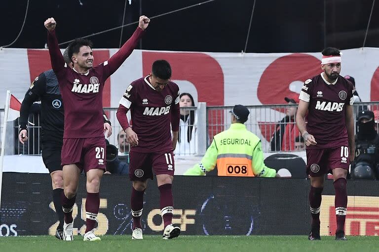 También Lanús fue muy superior a su adversario y lo superó en ambos encuentros: con un 2-1 en Ecuador y un 3-1 en Argentina a Liga, quedó entre los ocho mejores de la Sudamericana.