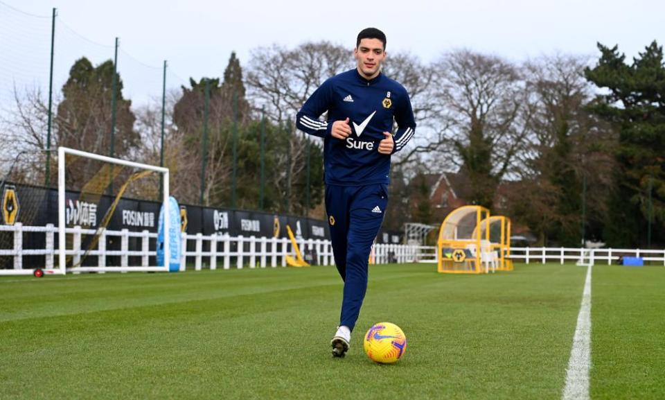 Raúl Jiménez is training once more.