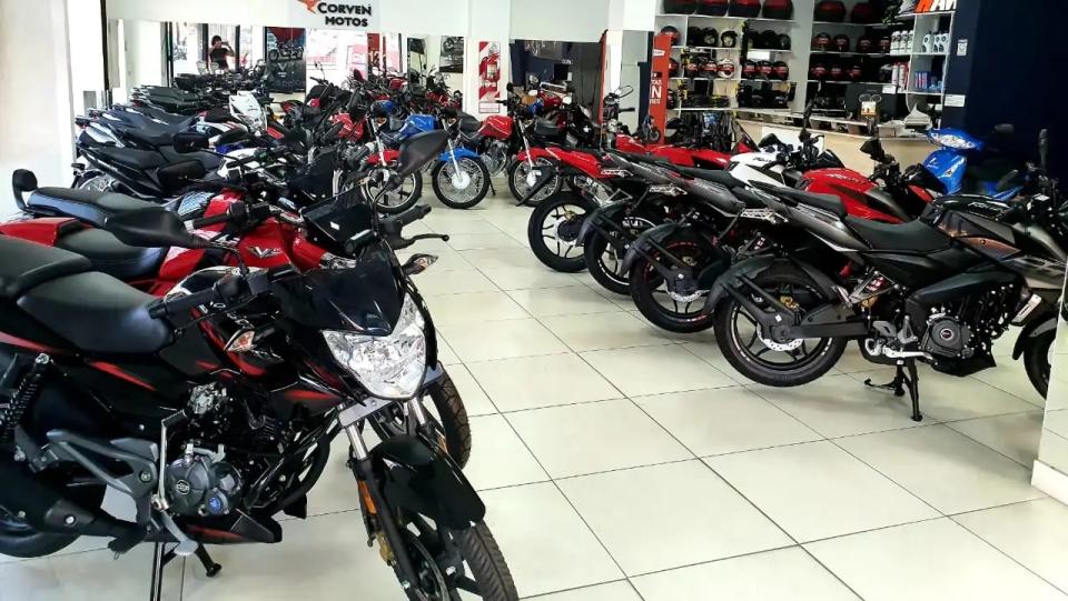 La venta de motos cae, pero los precios siguen subiendo.