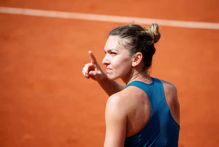 Tennis - French Open - Roland Garros, Paris, France - June 6, 2018 Romania's Simona Halep celebrates winning her quarter final match against Germany's Angelique Kerber REUTERS/Pascal Rossignol