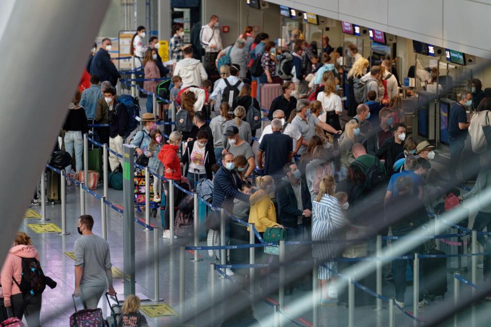 Am vergangenen Wochenende war Ferienstart in Nordrhein-Westfalen – und prompt gab es Schlangen am Flughafen Düsseldorf.