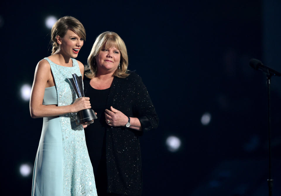 Honoree Taylor Swift accepts the Milestone Award from Andrea Swift onstage during the 50th Academy Of Country Music Awards at AT&T Stadium on April 19, 2015 in Arlington, Texas. | Cooper Neill—Getty Images