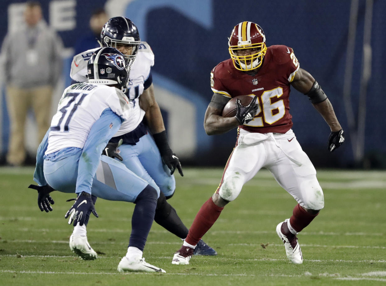 Running back Adrian Peterson (26) will return to the Redskins this season. (AP)
