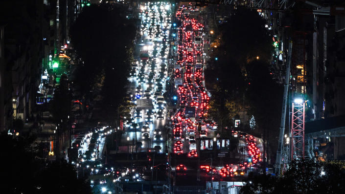 Traffic on the Avenue de la Grande Armee in Paris