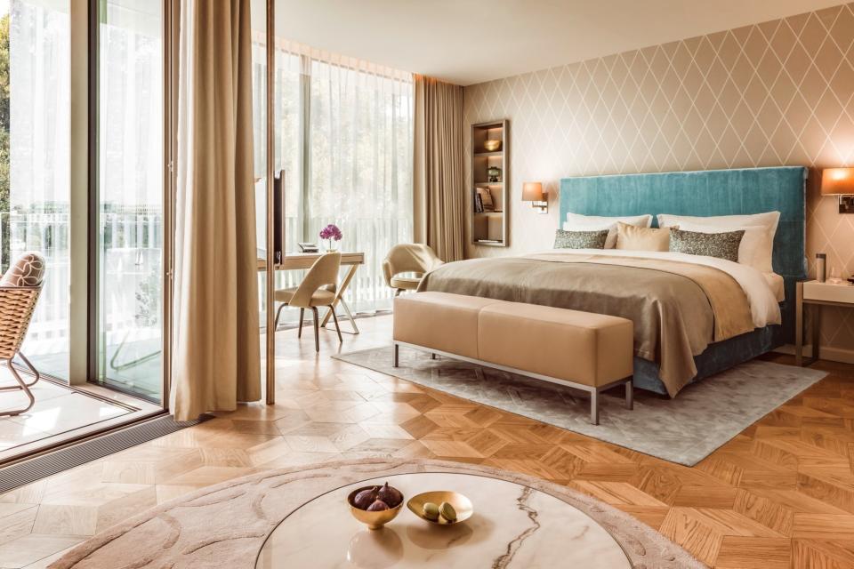 <p><span>Hamburg's first five star hotel to open in 18 years will welcome guests from the summer. The </span><a rel="nofollow noopener" href="http://www.thefontenay.de/" target="_blank" data-ylk="slk:131-room lakeside retreat;elm:context_link;itc:0;sec:content-canvas" class="link "><span>131-room lakeside retreat</span></a><span> will have sculpture-like architecture and contemporary design, and all rooms will feature floor-to-ceiling windows and balconies overlooking the lake. Food is good - with one of the two restaurants headed by a Michelin-starred chef. [Photo: The Fontenay]</span> </p>