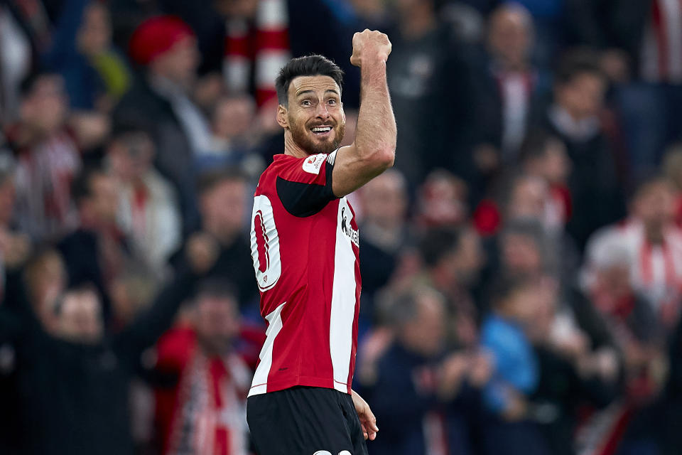 BILBAO, SPAIN - FEBRUARY 06: Aritz Aduriz of Athletic Bilbao celebrates the victory at the end of the Copa del Rey Quarter Final match between Athletic Bilbao and FC Barcelona at Estadio de San Mames on February 06, 2020 in Bilbao, Spain. (Photo by Quality Sport Images/Getty Images)