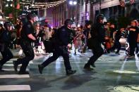 <p>Des policiers lors de manifestations à Los Angeles, le 24 juin 2022.</p>