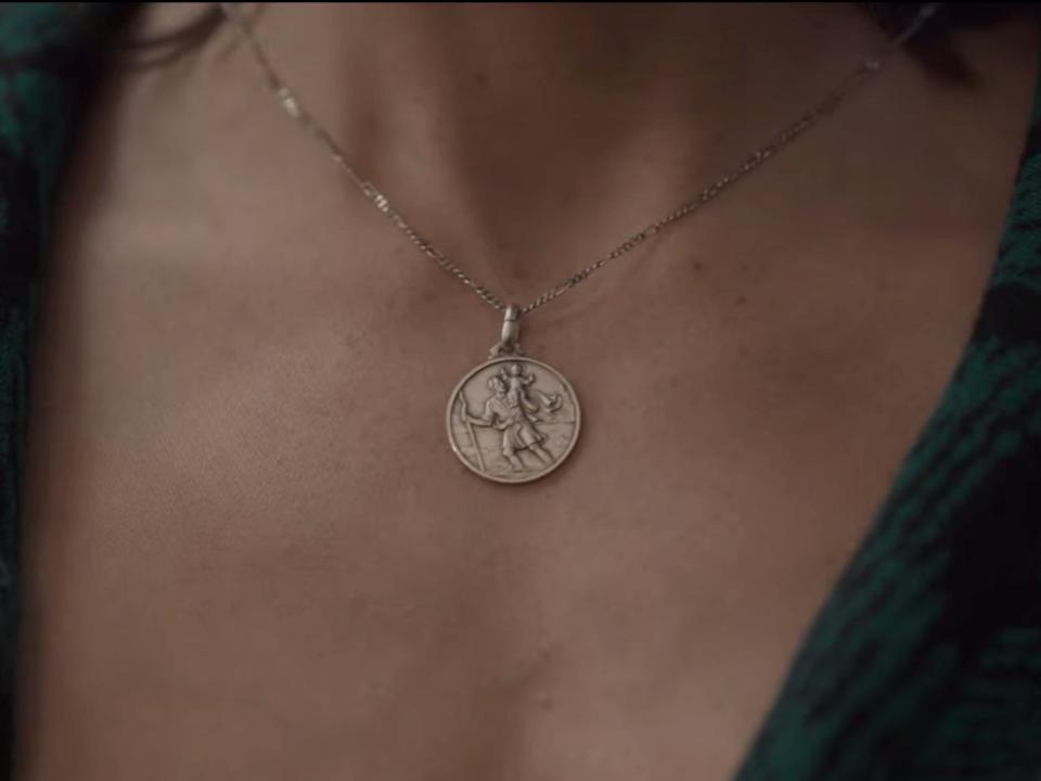 St. Christopher necklace Dark season three episode 4 