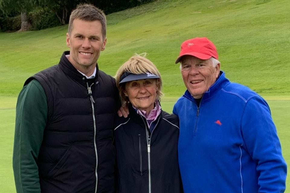 Tom Brady posts family pics on his instagram