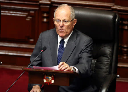 Peru's President Pedro Pablo Kuczynski makes final remarks to lawmakers of the opposition-ruled Congress, in Lima, Peru December 21, 2017. REUTERS/Mariana Bazo