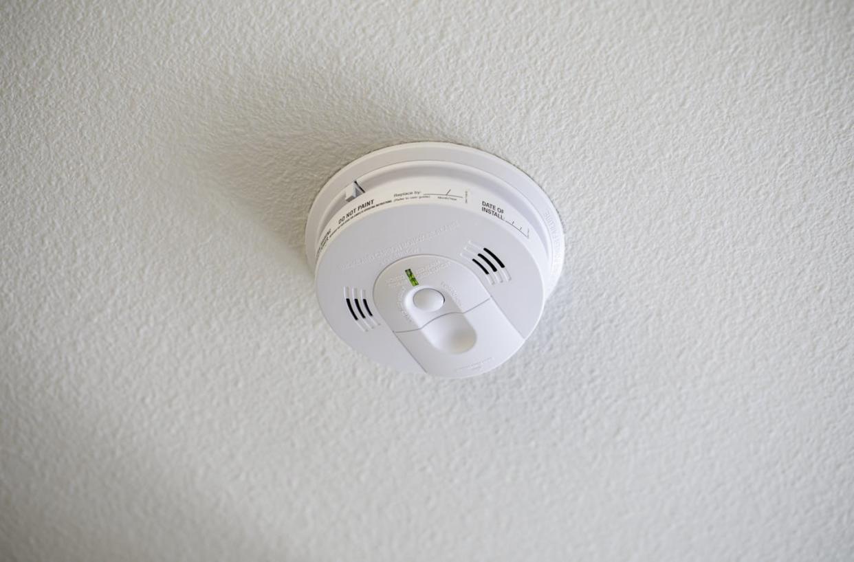 Sensors in smoke detectors monitor how particles in the air affect a flow of current to the battery <a href="https://www.gettyimages.com/detail/photo/smoke-carbon-monoxide-detector-royalty-free-image/1023858188" rel="nofollow noopener" target="_blank" data-ylk="slk:Garrett Aitken/iStock via Getty Images;elm:context_link;itc:0;sec:content-canvas" class="link ">Garrett Aitken/iStock via Getty Images</a>