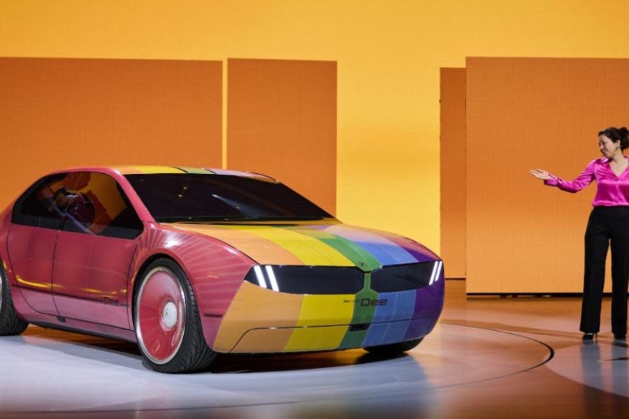 CES 2023: BMW presenta carro que cambia de colores en tiempo real