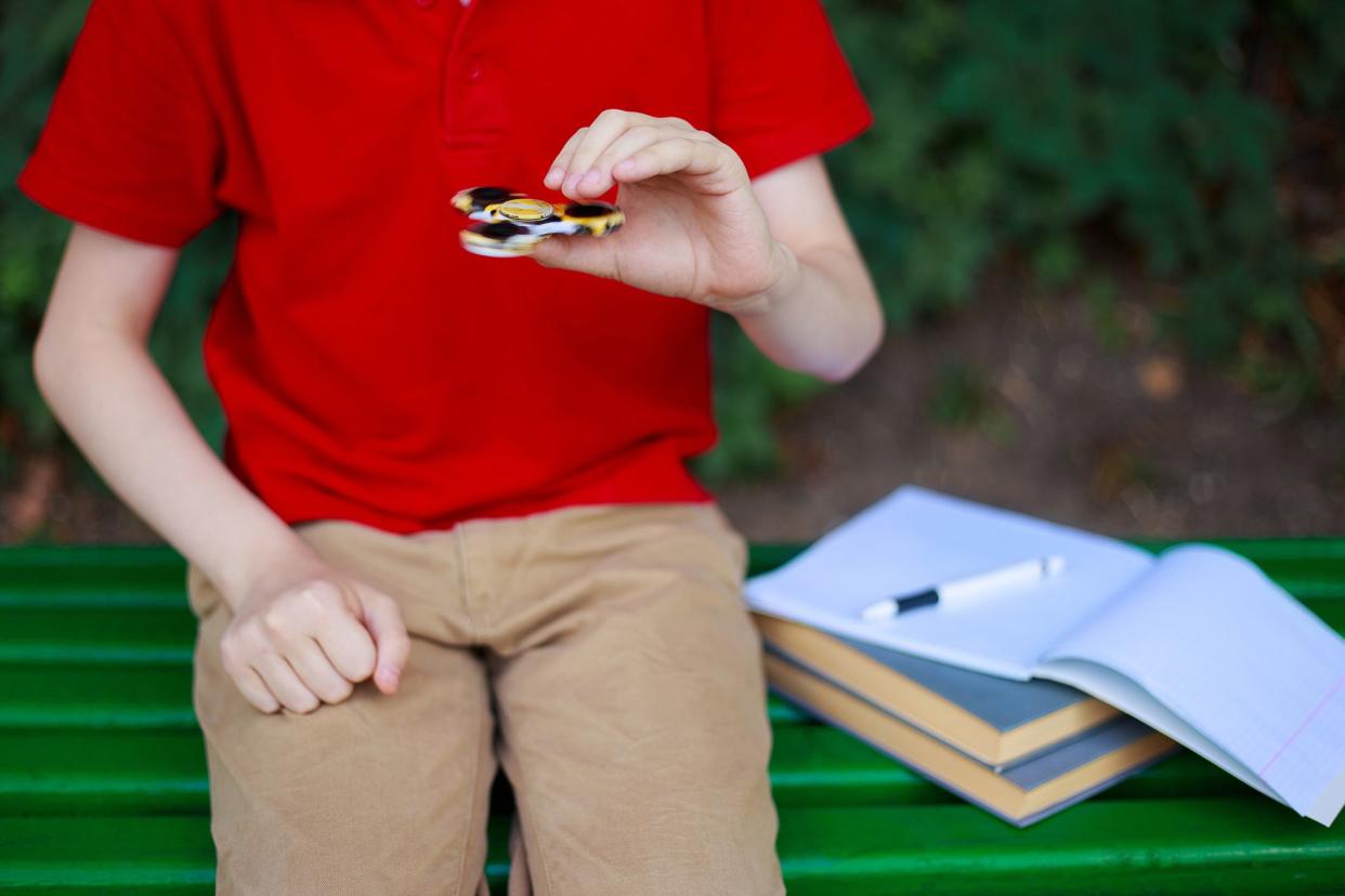 child playing with fidget spinner