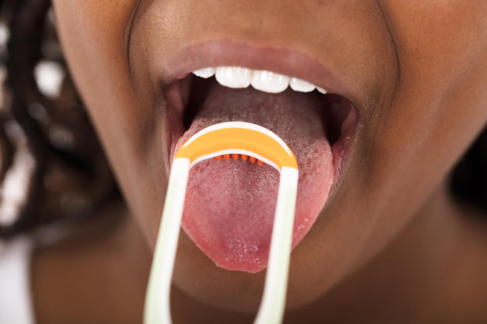 Passo mais importante para um corpo livre de toxinas: raspar a língua