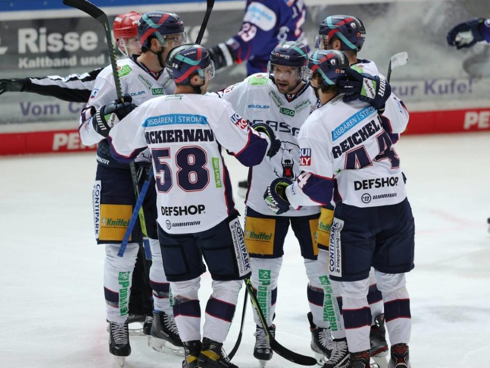 Rekordmeister mit Jubiläumstitel: Eisbären Berlin schreiben Eishockey-Geschichte