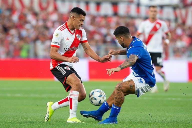 Marcelo Herrera engancha ante la marca de Elías Gómez