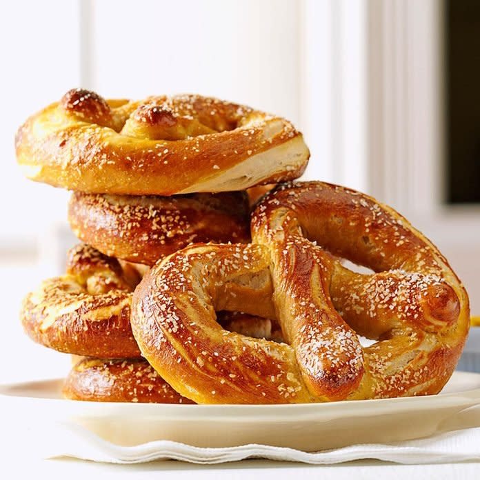 Soft Beer Pretzels Exps114654 Th132767b05 10 2bc Rms 4