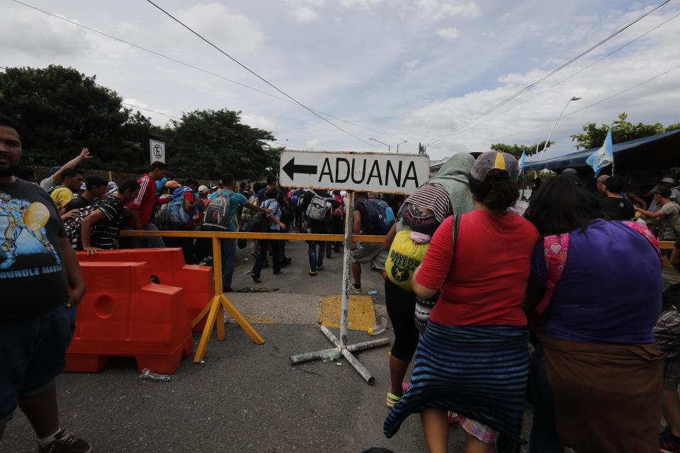 FOTOS | Así rompieron los migrantes el cerco fronterizo para entrar a México