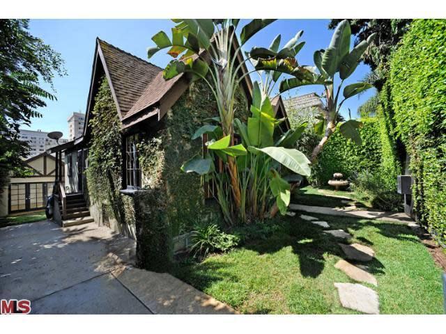 John Krasinksi's old West Hollywood house driveway