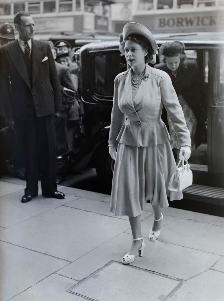 1948: Queen Elizabeth (pregnant with Prince Charles).