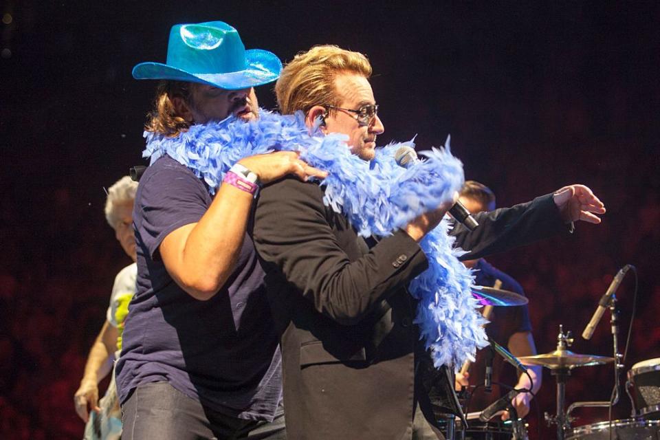 javier bardem and penelope cruz join u2 on stage