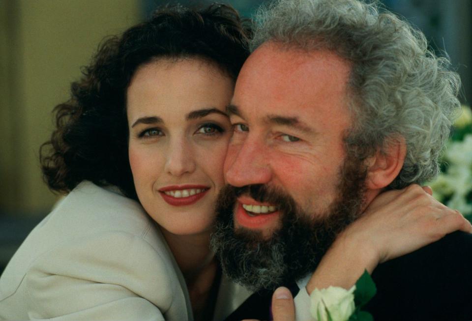 Gareth (Simon Callow)