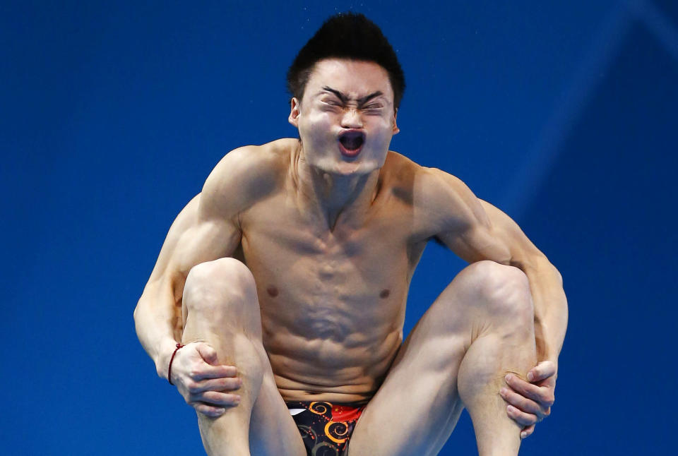 China's Qin Kai performs a dive during the men's 3m springboard preliminary round at the London 2012 Olympic Games at the Aquatics Centre August 6, 2012. REUTERS/Jorge Silva (BRITAIN - Tags: SPORT DIVING OLYMPICS SPORT SWIMMING TPX IMAGES OF THE DAY) 