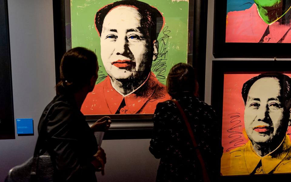 Warhol dragged up his portraits of Mao - Stefano Montesi - Corbis