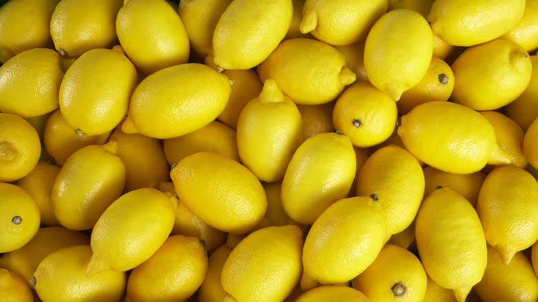 pile of lemons