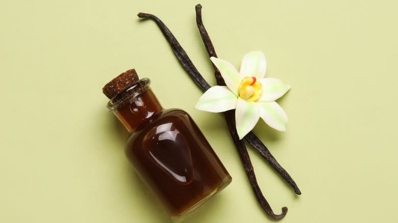 vanilla extract bottle and vanilla