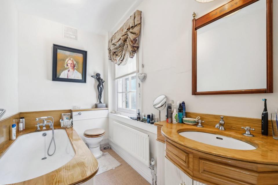 westminster townhouse for sale second bathroom