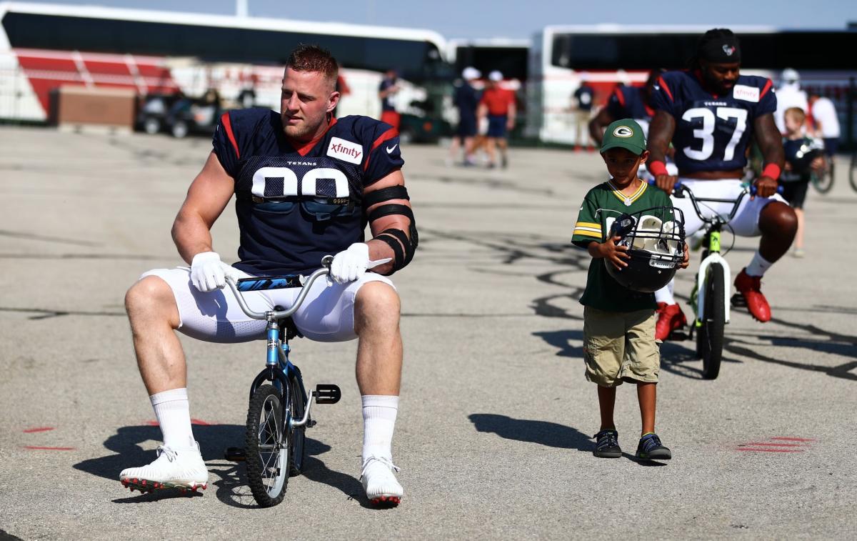 See photos of J.J. Watt in Lambeau Field on game day