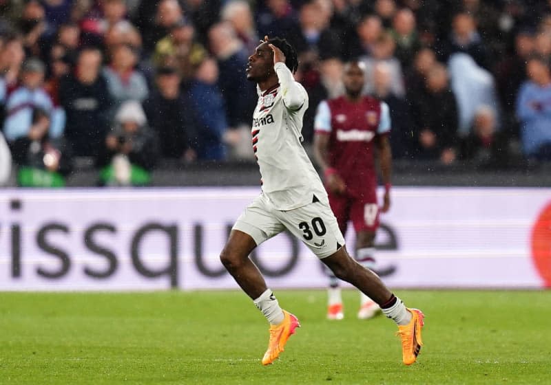 Bayer Leverkusen's Jeremie Frimpong celebrates scoring their side's first goal during the UEFA Europa League, quarter-final second leg soccer match between West Ham United and Bayer Leverkusen at the London Stadium. John Walton/PA Wire/dpa