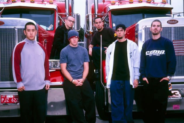 Joe Hahn, Chester Bennington, David 'Phoenix' Farrell, Mike Shinoda, Rob Bourdon and Brad Delson of Linkin Park in 2001. - Credit: Mick Hutson/Redferns/Getty Images