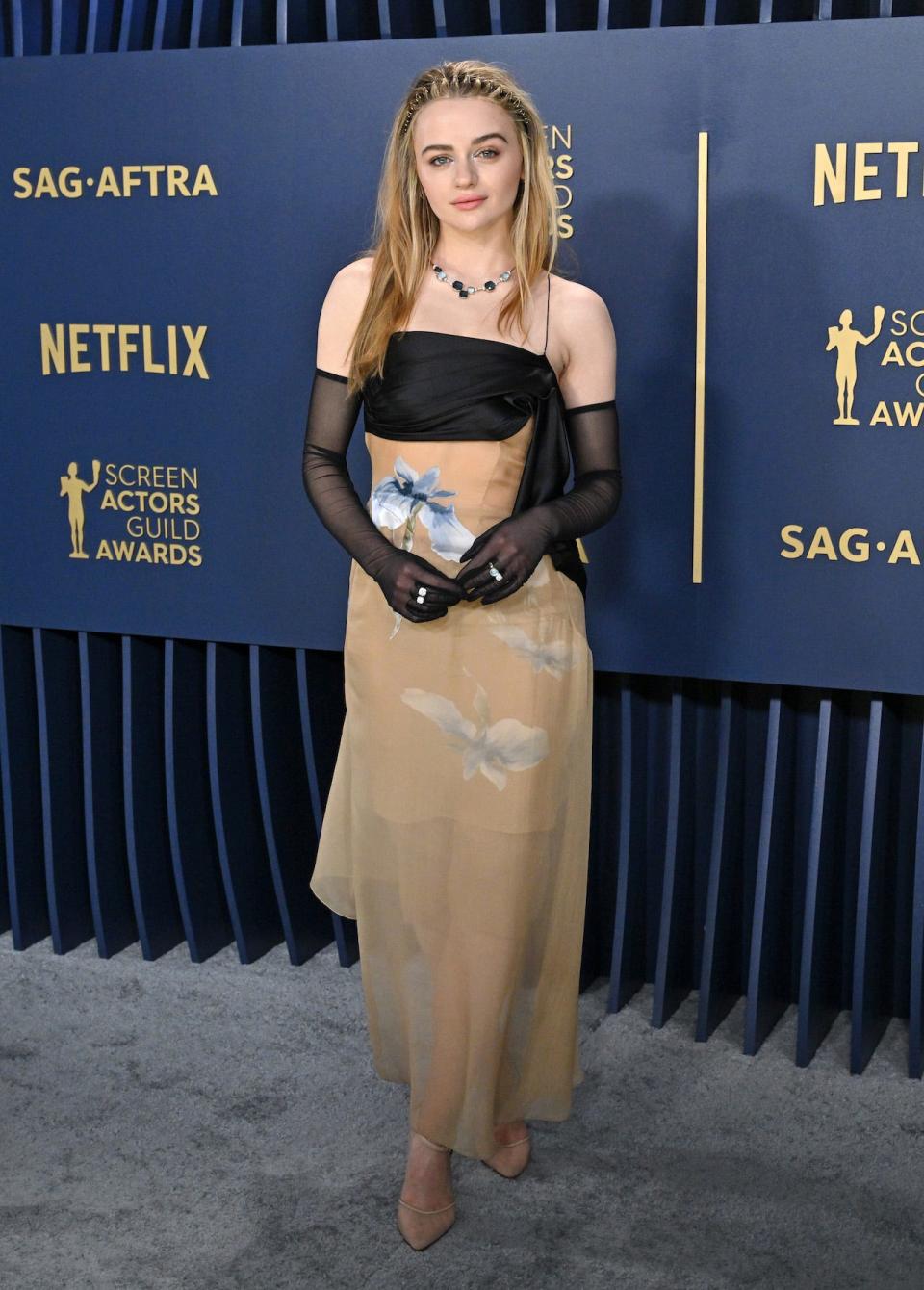 Joey King attends the 2024 Screen Actors Guild Awards.