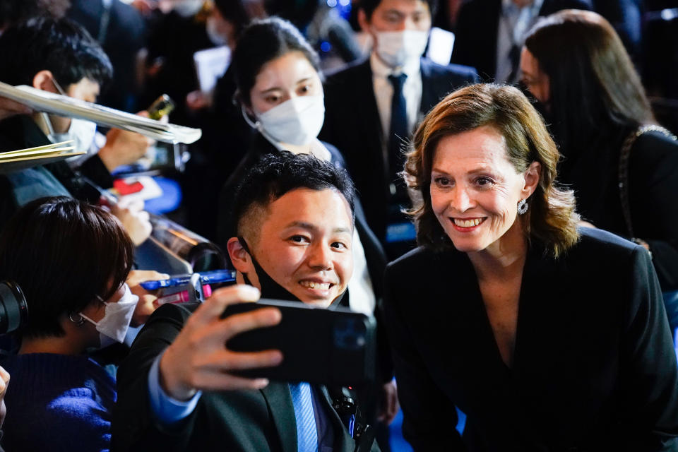 TOKYO, JAPAN – DECEMBER 10: Sigourney Weaver takes a selfie with a fan during the “Avatar: The Way of Water” Japan Premiere at TOHO Cinemas Hibiya on December 10, 2022 in Tokyo, Japan. (Photo by Christopher Jue/Getty Images for Disney)