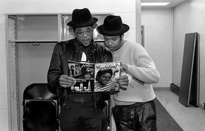 <p>The rap duo, DMC and Rev Run catch up on the latest issue of <em>Rock 'n Soul </em>magazine before their concert in Chicago, Illinois in 1984.</p>