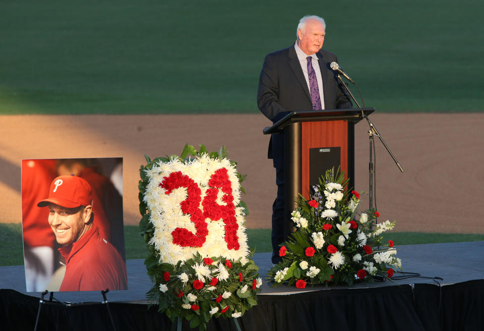 Charlie Manuel speaks at Roy Halladay’s memorial service in November. (Reuters photo)