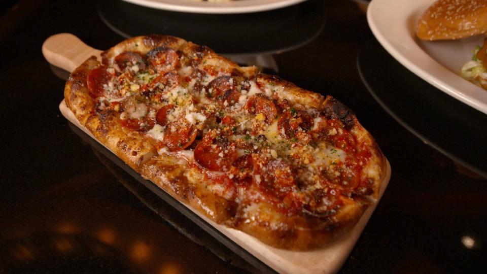 Best Flatbread Pizza: Bee Sting Flatbread Pizza