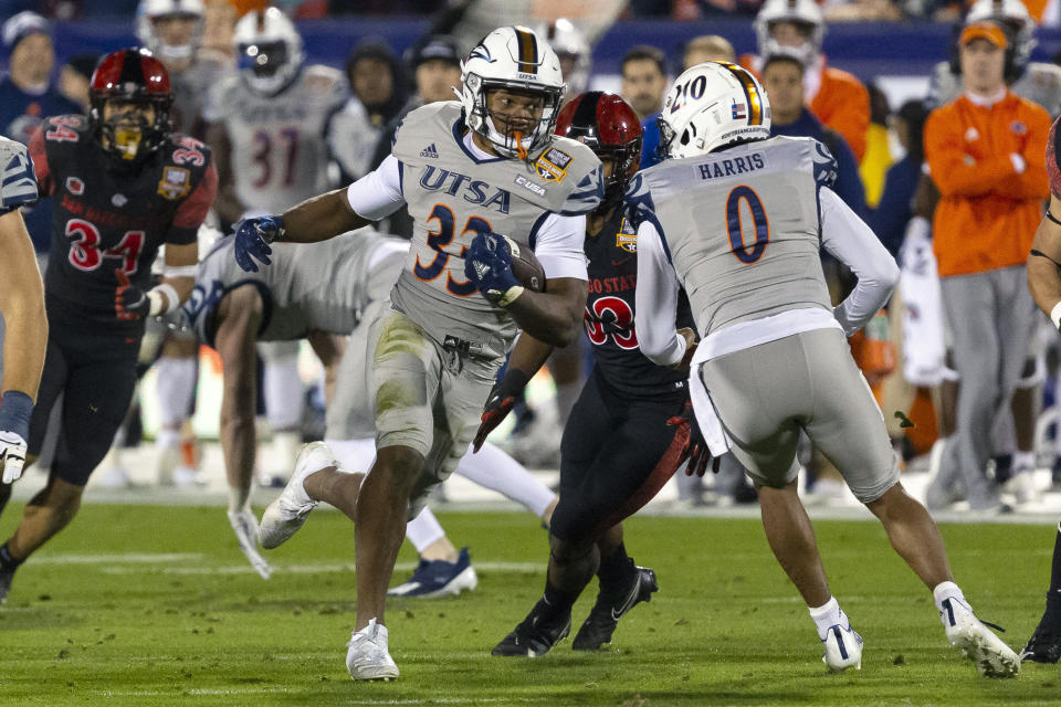 UTSA running back B.J. Daniels (33) runs with the ball during the first half of the Frisco Bowl NCAA college football game against San Diego State, Tuesday, Dec. 21, 2021, in Frisco, Texas. (AP Photo/Sam Hodde)