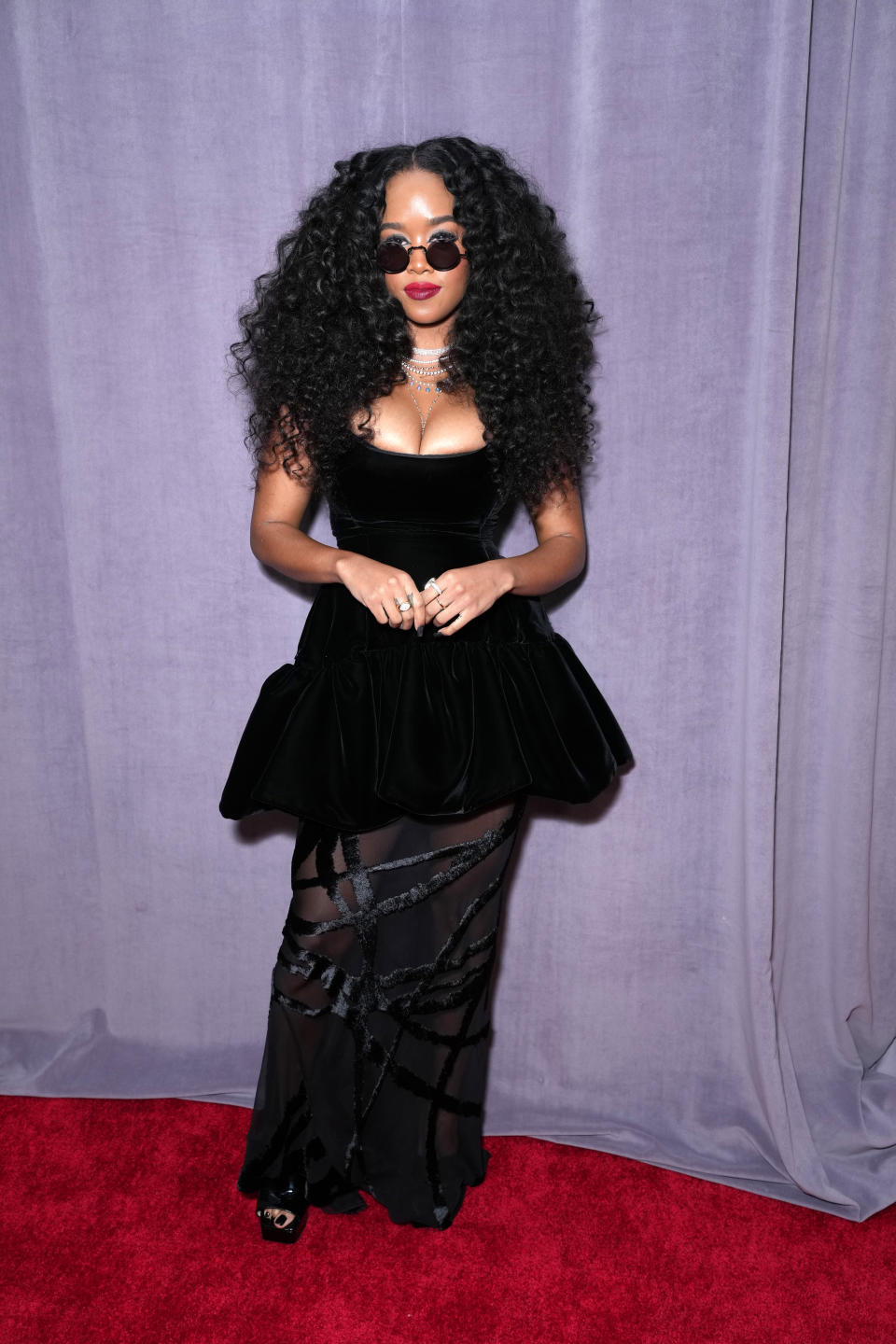 LOS ANGELES, CALIFORNIA - FEBRUARY 05: H.E.R. attends the 65th GRAMMY Awards on February 05, 2023 in Los Angeles, California. (Photo by Kevin Mazur/Getty Images for The Recording Academy)