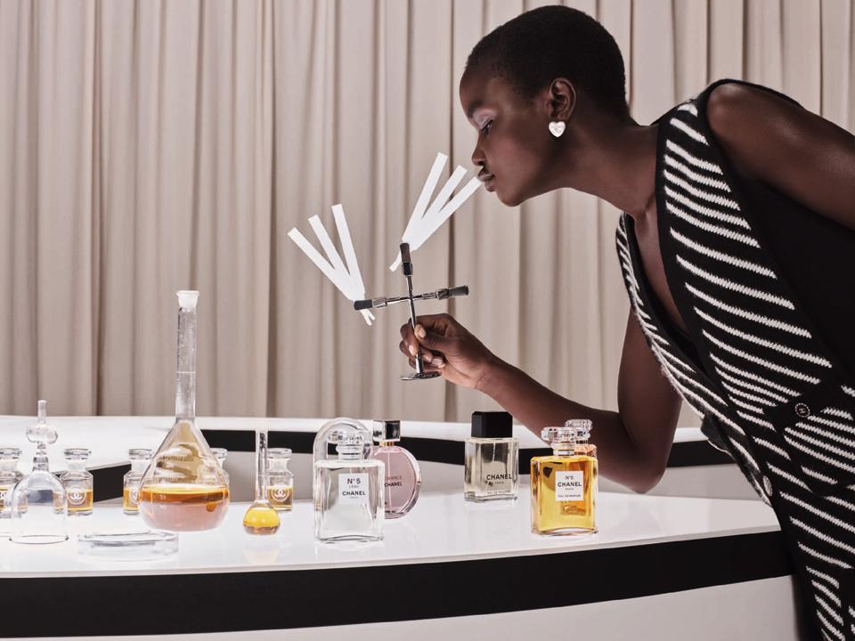 Experience a sensorial journey at Chanel Parfumeur Masterclass. (PHOTO: Chanel)