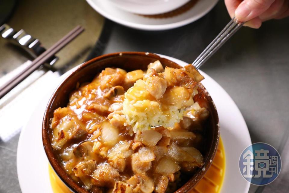 帶著葡式焗烤特色的「章魚鴨汁雞粒焗飯」，非常夠味。（港幣108元／小份、港幣198元／例牌）