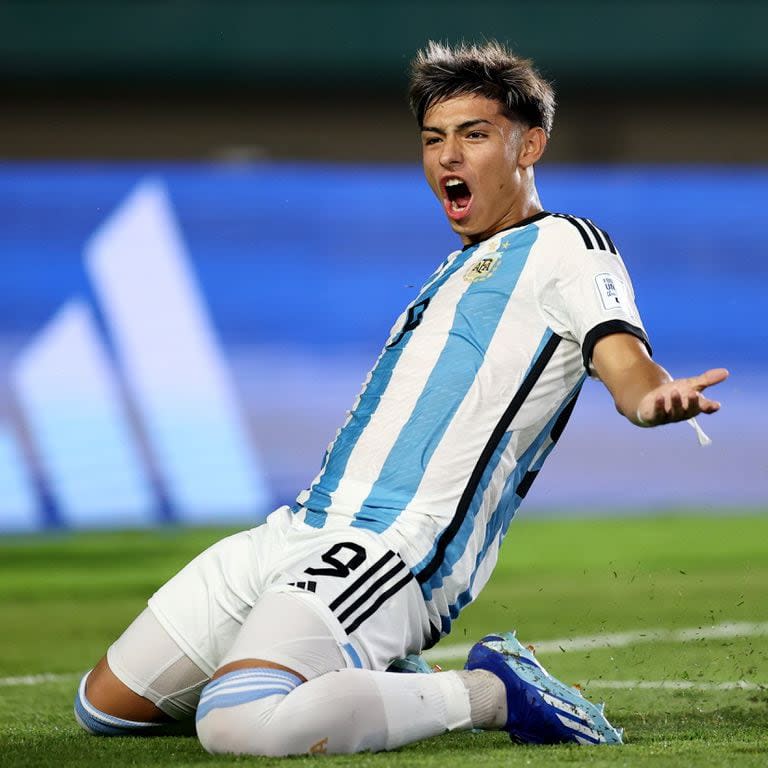 Agustín Ruberto, autor de los dos últimos tantos de la goleada argentina por 5 a 0 ante Venezuela, por los 8vos de final del Mundial Sub 17 de Indonesia