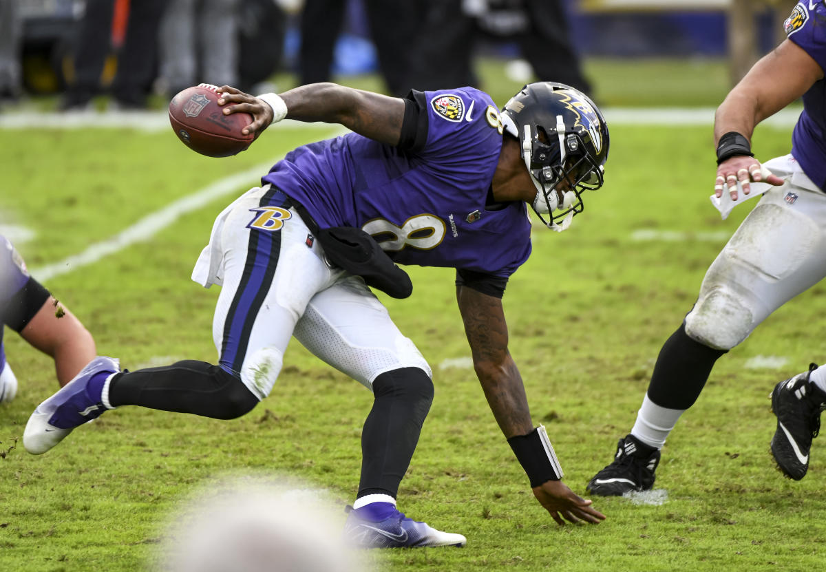 Despite Layoff, Lamar Jackson Gives Defense Fits