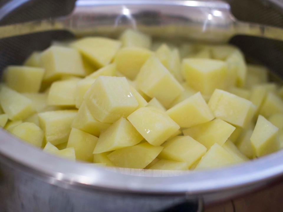 cooking mashed potatoes