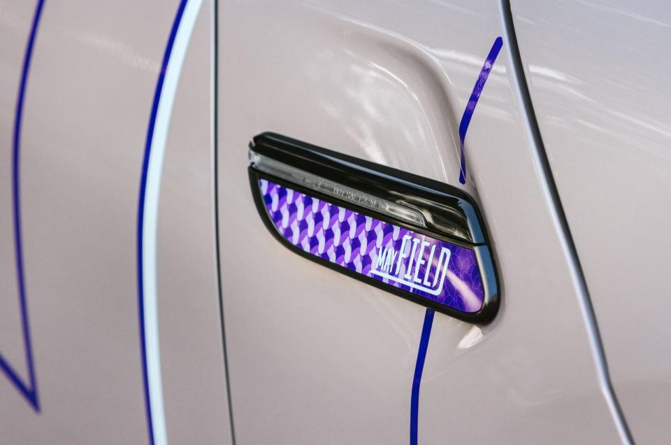 薰衣草紫色調方向燈飾板，在經典車體設計中注入新巧思