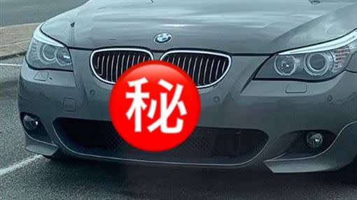 一輛BMW名車被發現被人神秘地棄置在澳洲一座機場內。（圖／翻攝自推特）